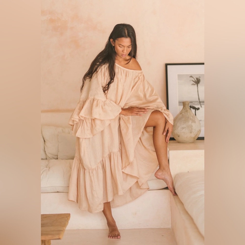 Myrah Penaloza Brida Gown